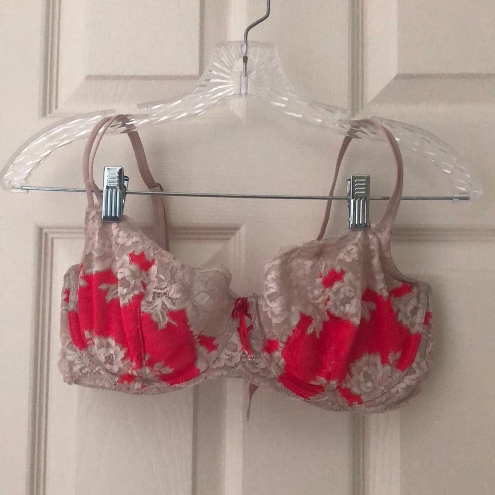 Victoria’s Secret Lace Wired Bralette